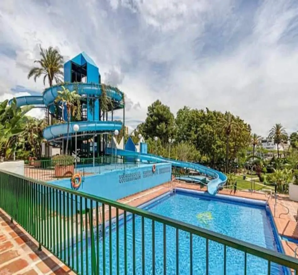 Apartamento 797 Holiday Rentals- Precioso piso con vistas al jardin en Benalbeach Benalmádena España