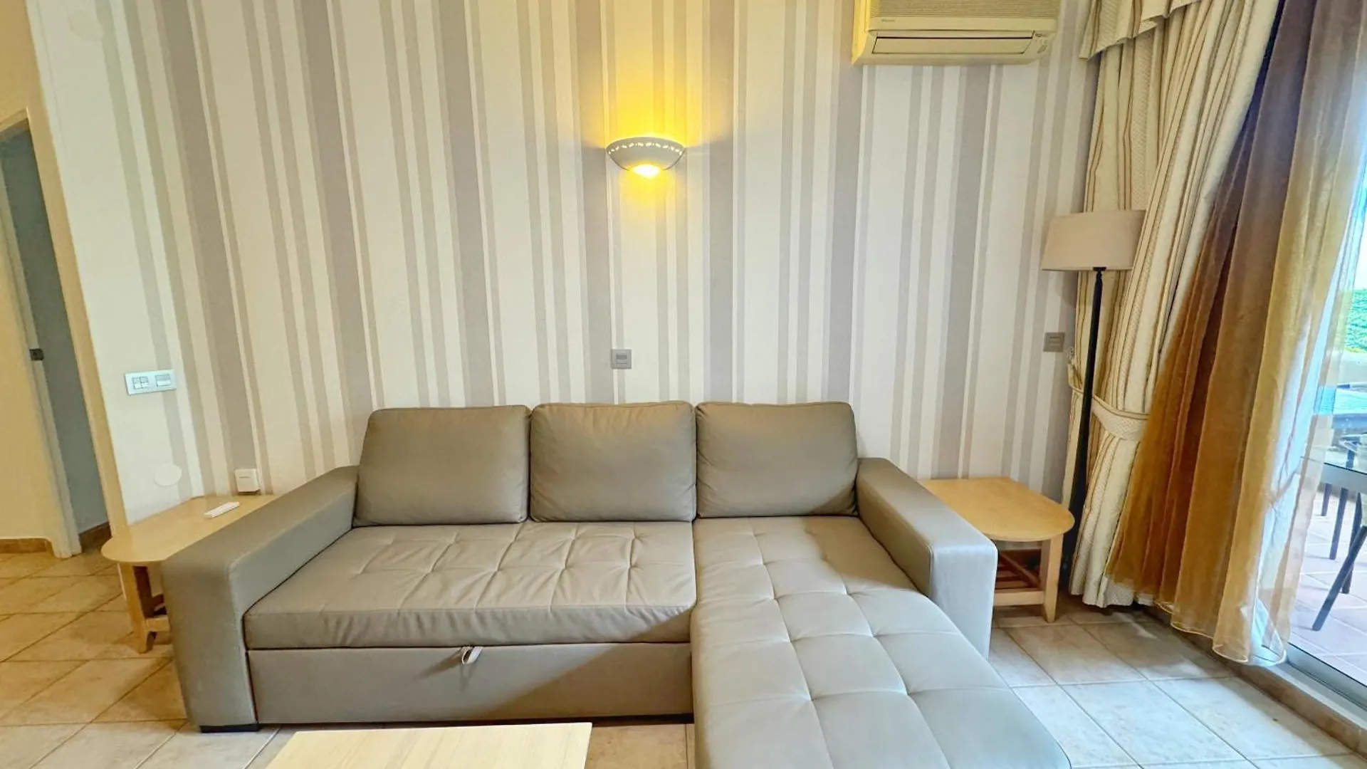 797 Holiday Rentals- Precioso piso con vistas al jardin en Benalbeach Benalmádena España