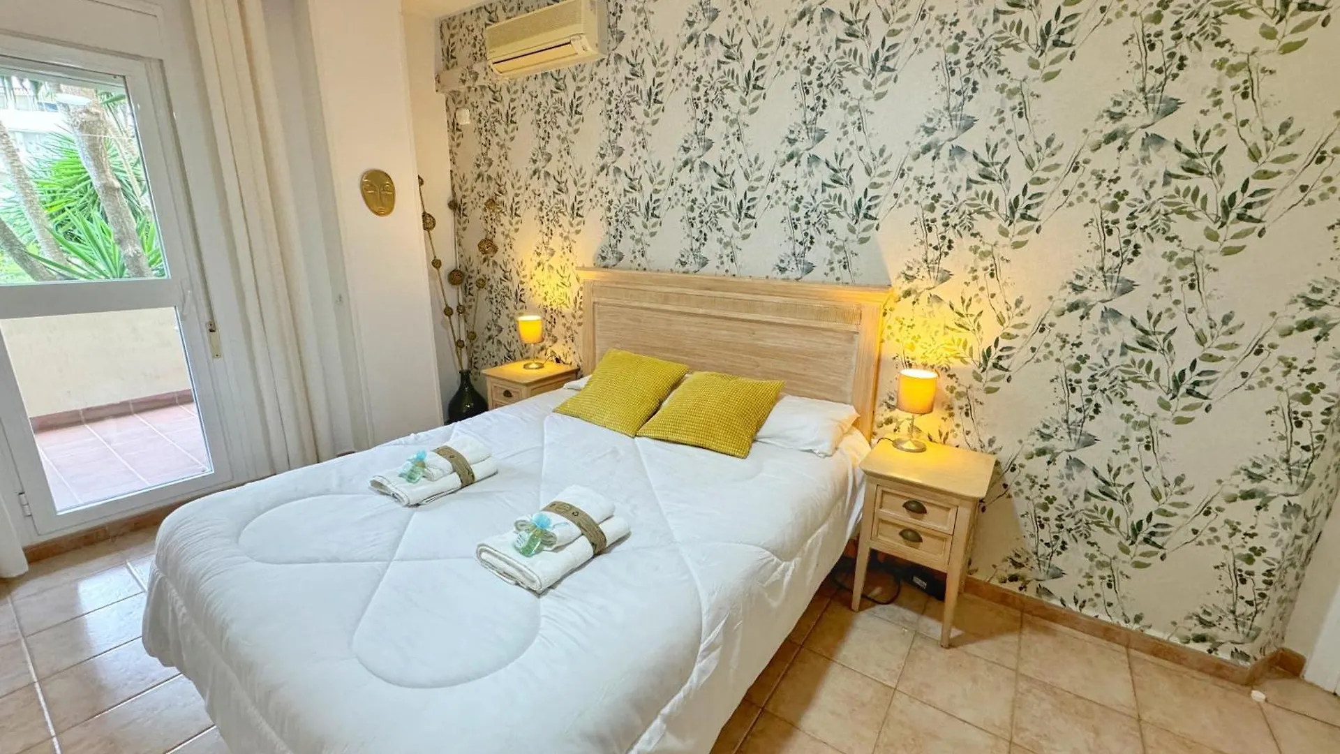 797 Holiday Rentals- Precioso piso con vistas al jardin en Benalbeach Benalmádena 0*,