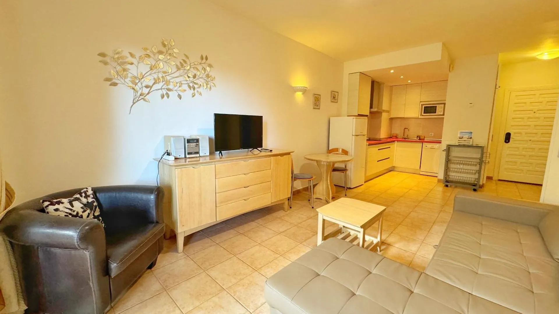 Apartment 797 Holiday Rentals- Precioso Piso Con Vistas Al Jardin En Benalbeach Benalmadena