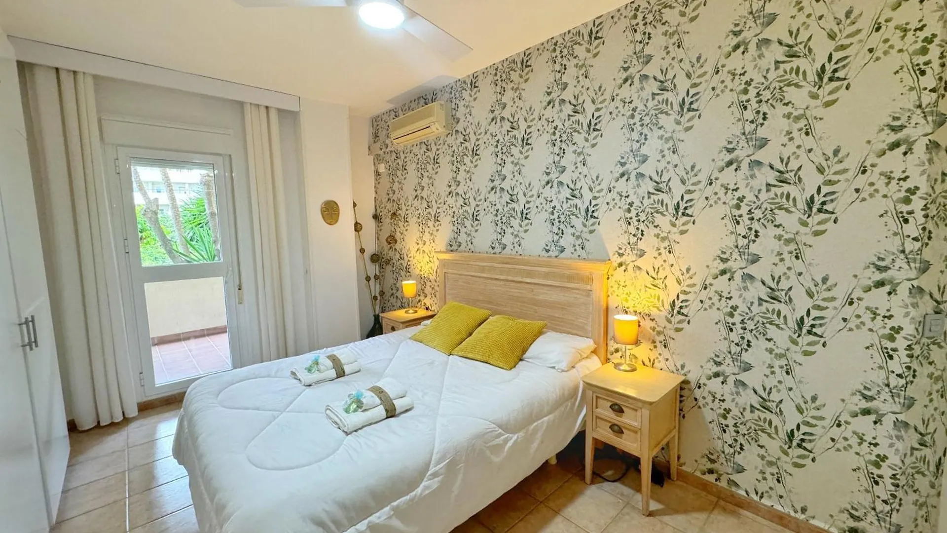 Apartment 797 Holiday Rentals- Precioso Piso Con Vistas Al Jardin En Benalbeach Benalmadena