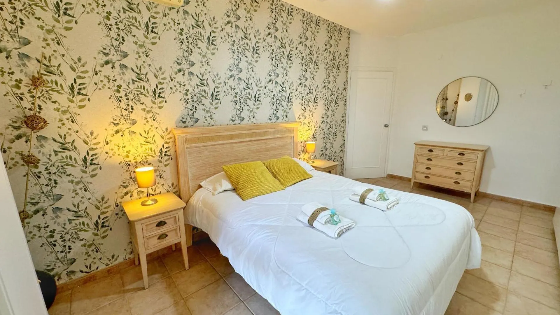 797 Holiday Rentals- Precioso Piso Con Vistas Al Jardin En Benalbeach location