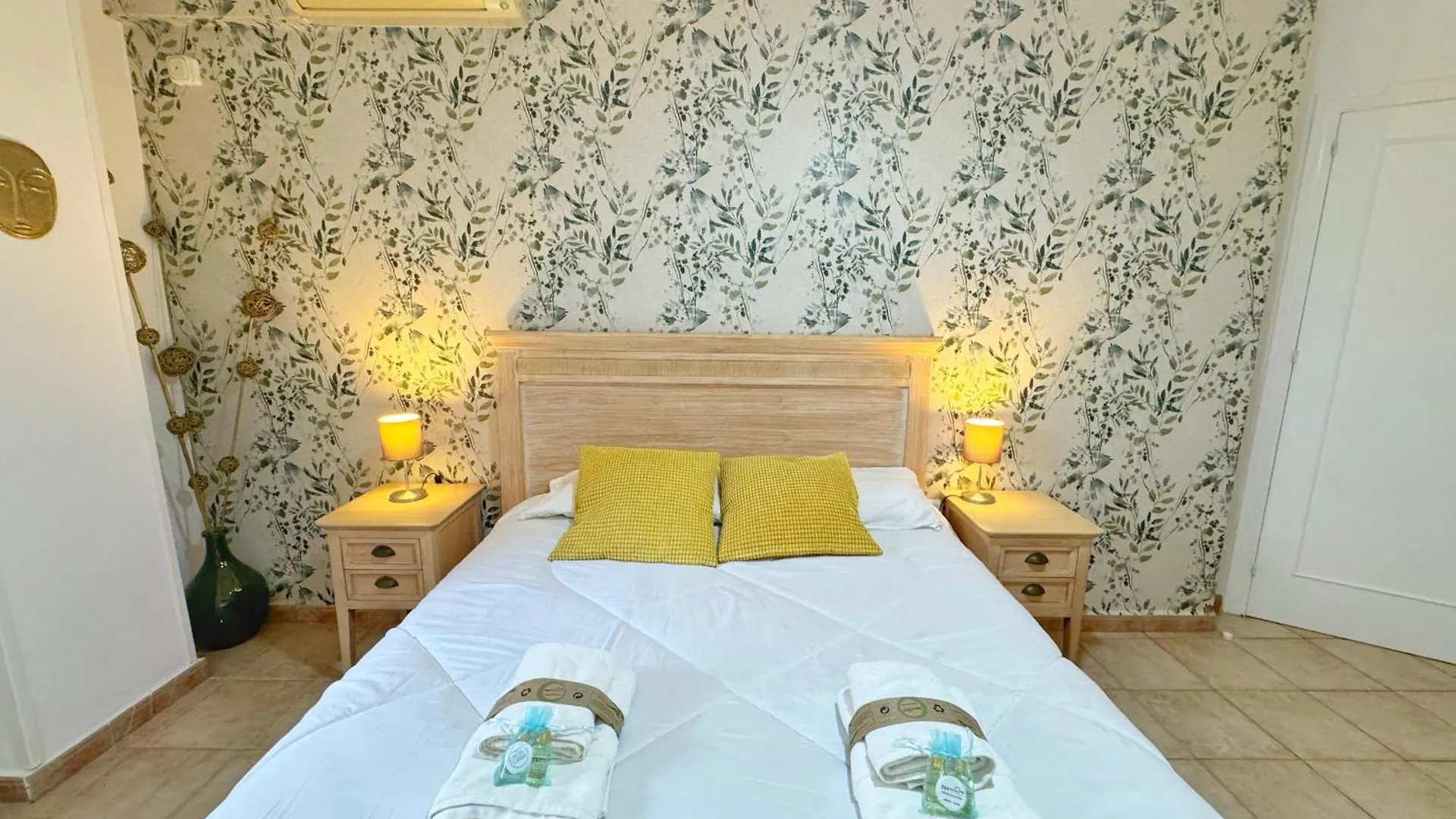 Apartment 797 Holiday Rentals- Precioso Piso Con Vistas Al Jardin En Benalbeach Benalmadena